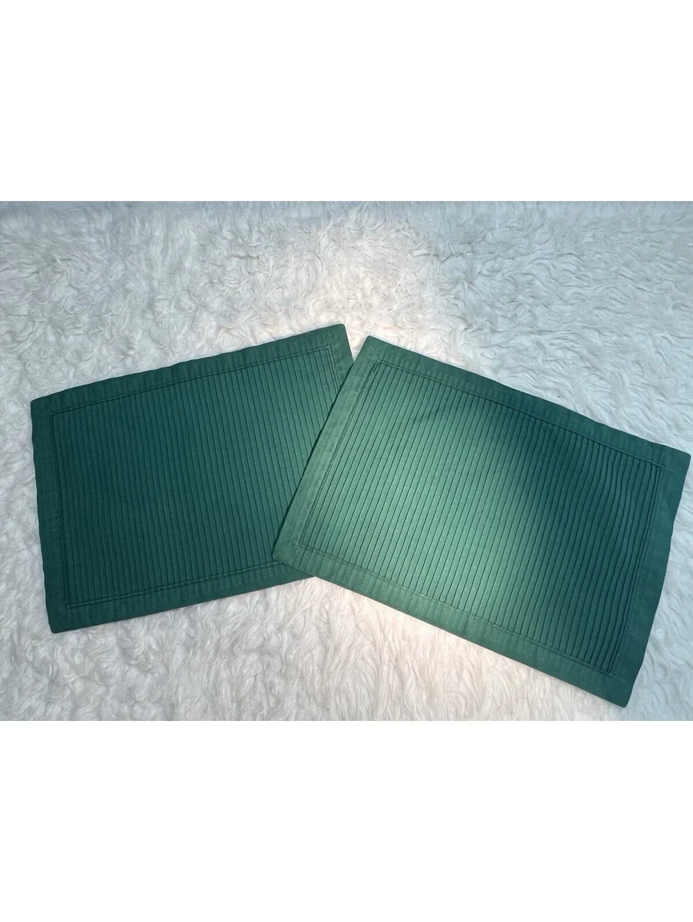 2 dark green color cotton louvered place mats vtg